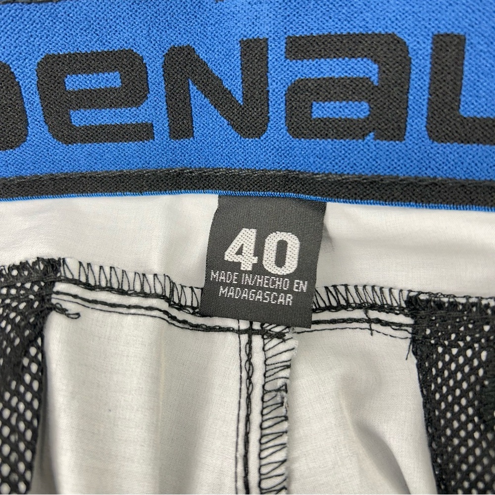 Denali Hybrid Stretch Shorts Size 40 - Picture 5 of 6